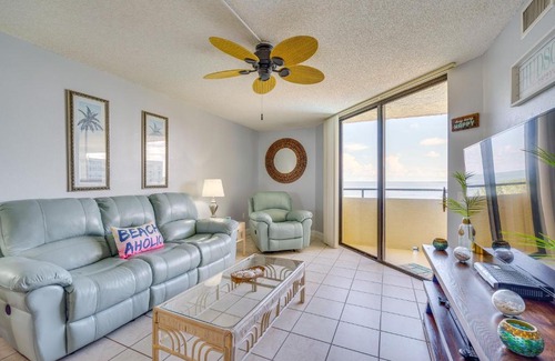 Hudson Apartment | Pool and Beach Access Waterfront Hudson Condo!