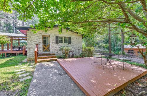 Newnan House | Pool and Deck Pond-View Getaway in Newnan!