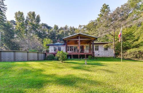 Newnan House | Pool and Deck Pond-View Getaway in Newnan!