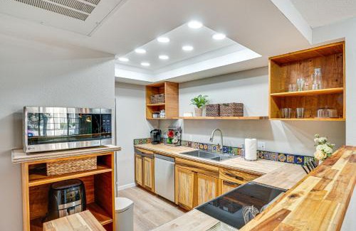 Tucson Apartment | Pool and Hot Tub Updated Tucson Condo with Workspace