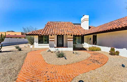Saddleback Hills House | Pool and Putting Green Pet-Friendly Glendale Home