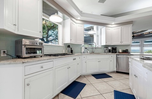 Glenlake House | Pool + Cabana + Amazing Views - Picturesque Point