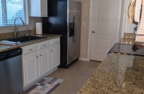 Peoria House | Pool/ComfyKingBedDownstairs/3bdrm/NearEntertainment/Restaurants/FullyStockd/Safe