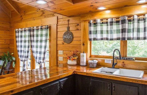 Stanton House | Pool - Fire Pit - RV Parking - Family Friendly