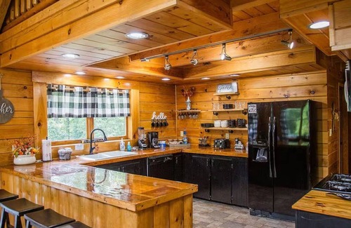 Stanton House | Pool - Fire Pit - RV Parking - Family Friendly