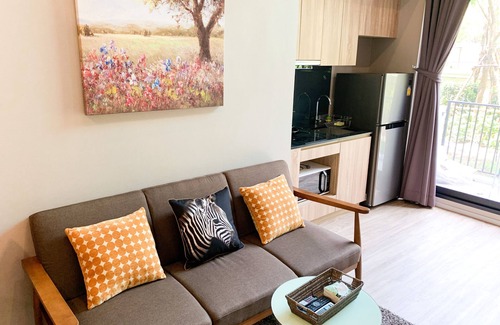Sathorn Apartment | Pool! For sightseeing, play and food