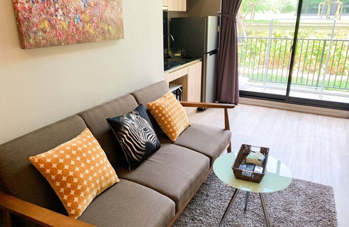 Sathorn Apartment | Pool! For sightseeing, play and food