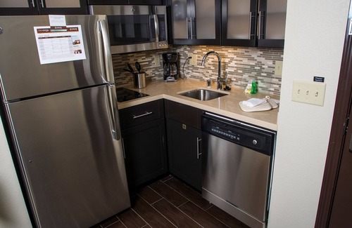 Lexington Apartment | Pool. Free Breakfast. Studio Near U of Kentucky.