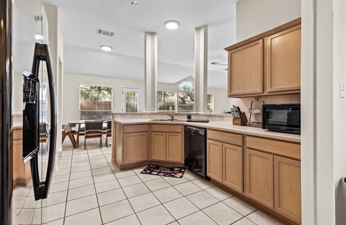 Braun's Farm House | Pool & Game Room By 6 Flags & SeaWorld - Sleeps 10