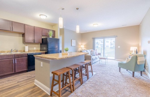 West Des Moines Apartment | Pool Garage Gym Wifi More