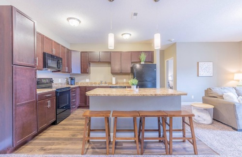 West Des Moines Apartment | Pool Garage Gym Wifi More