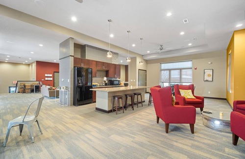 West Des Moines Apartment | Pool Garage Gym Wifi More