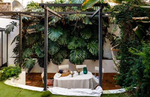 Misericordia Apartment | Pool & Garden Apt In the Heart of Lisbon