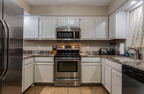 Branson West House | Pool, Hiking Trails & Pond, Ping Pong, Games! Close to SDC, Shows, Shopping