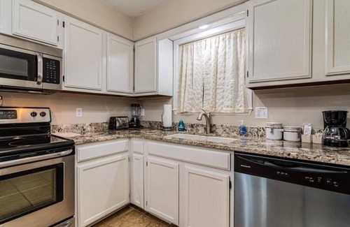 Branson West House | Pool, Hiking Trails & Pond, Ping Pong, Games! Close to SDC, Shows, Shopping