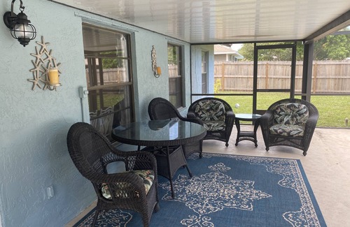 Interchange Square House | Pool home close to the beach