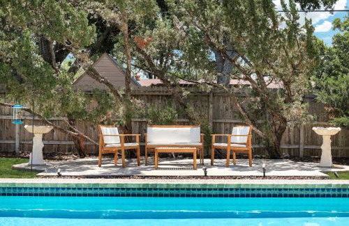 Castle Hills House | Pool Home Nr Dt River Walk Alamo Wifi Yard