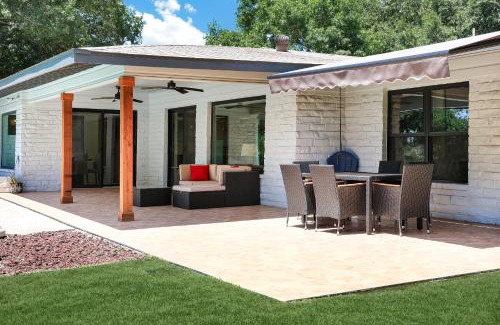 Castle Hills House | Pool Home Nr Dt River Walk Alamo Wifi Yard