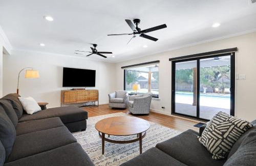 Castle Hills House | Pool Home Nr Dt River Walk Alamo Wifi Yard