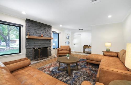 Castle Hills House | Pool Home Nr Dt River Walk Alamo Wifi Yard