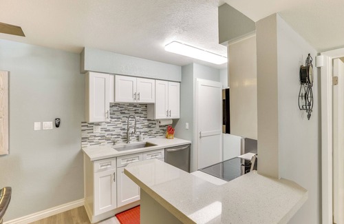 Las Colinas Horizontal Condo | Pool & Hot Tub Access: Scottsdale Condo w/Patio!