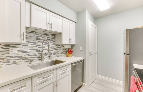 Las Colinas Horizontal Condo | Pool & Hot Tub Access: Scottsdale Condo w/Patio!