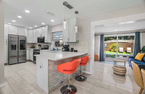 Clearwater House | Pool-Hot Tub-Close to the Beach-Pet friendly