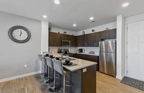 Draper Apartment | Pool-Hot Tub-Free Parking-Gym-Fast Wifi