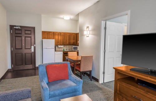Independence Condo | Pool & Hot Tub. Near Centerpoint Medical Center!