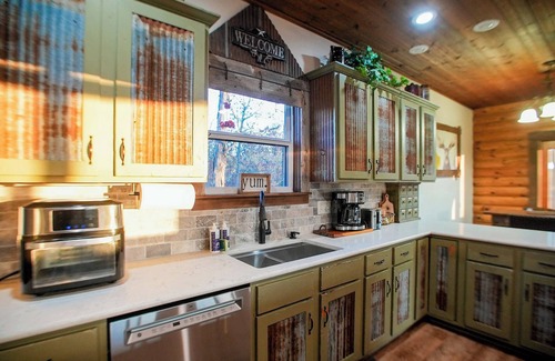 Fayetteville House | Pool, Hot Tub & Views 15 Mins to U of A