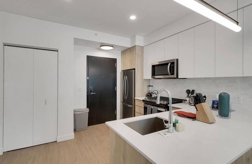 Evans Churchill Apartment | Pool, Hottub & Sauna | Walkable PHX 1BR | Mins to Shops