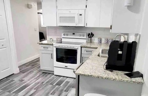 New Port Richey House | Pool House 3B/2B 5 min Anclote Beach