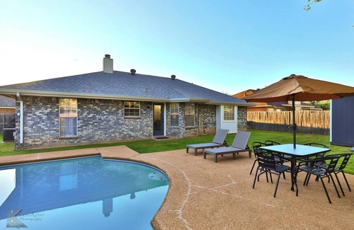 Abilene House | POOL house 6 min to ACU/Airport