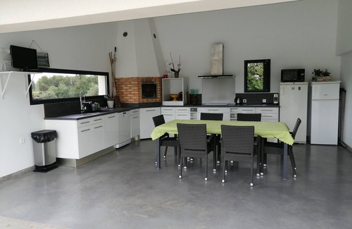 Puget House | Pool house in a large property at the foot of the Luberon mountains