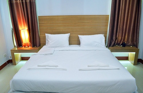 Lan Saka Hotel | Pool House Lanska