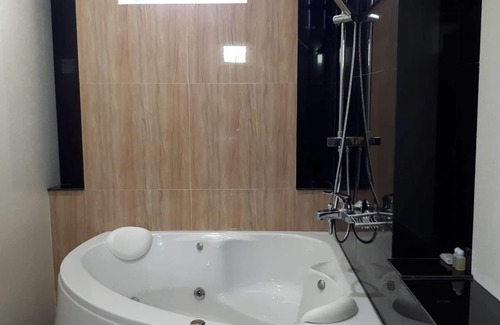 Lan Saka Hotel | Pool House Lanska