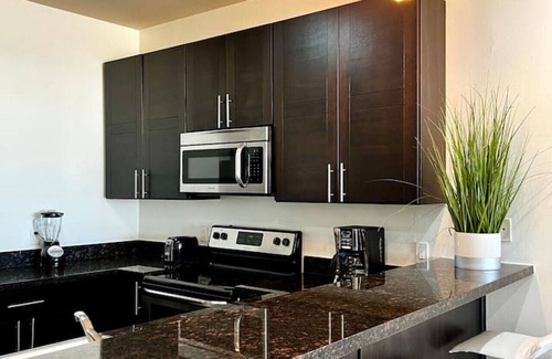 Mission Apartment | Pool & Jacuzzi Condo - Book Now!