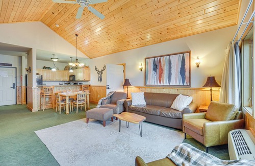 Two Harbors Condo | Pool & Lake Access: Northern Lakes Retreat!