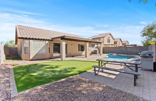 Glendale House | Pool Oasis 4Br Golf, Ping-Pong, Cornhole Retreat