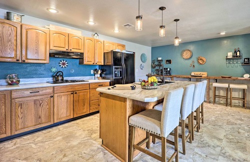 Grove House | Pool & Outdoor Kitchen: Grand Lake Getaway!
