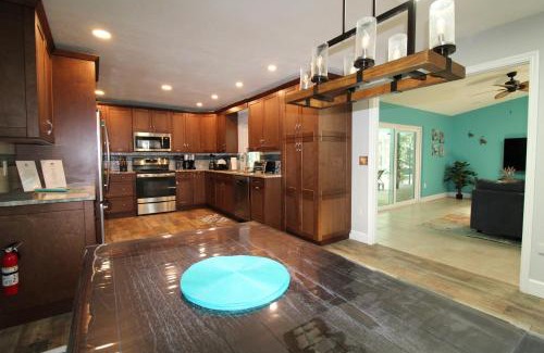 Tarpon Springs House | Pool pet-friendly close to beaches attractions