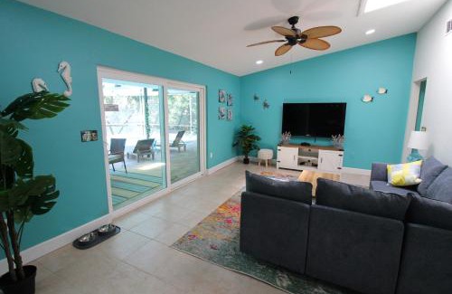 Tarpon Springs House | Pool pet-friendly close to beaches attractions