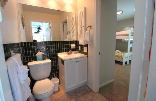 Tarpon Springs House | Pool pet-friendly close to beaches attractions