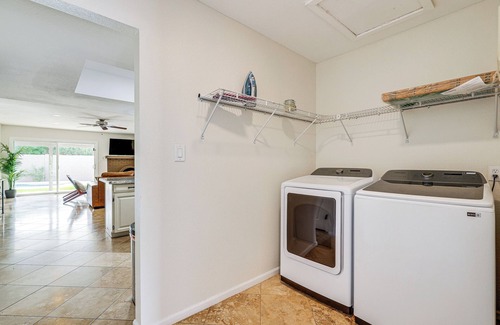 Paradise Valley Village Cottage | Pool & Putting Green: Central Scottsdale Home!