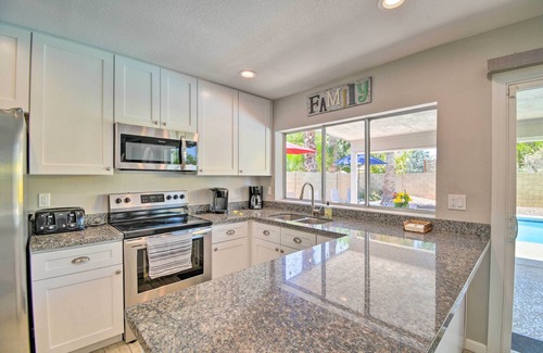 La Paz At Desert Springs House | Pool & Putting Green: Modern Scottsdale Getaway