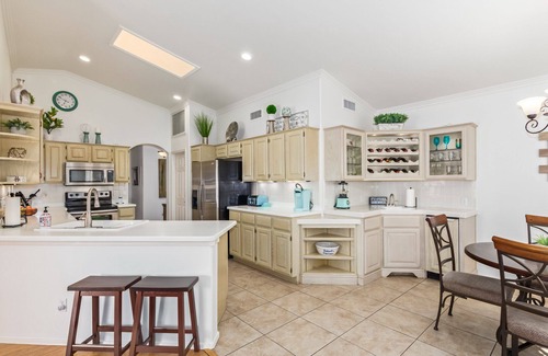 Pebblecreek House | Pool & Putting Green with Golf Cart minutes to Golf Courses in Sunny Arizona!