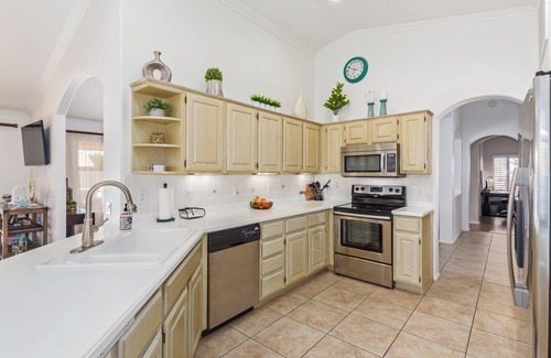 Pebblecreek House | Pool & Putting Green with Golf Cart minutes to Golf Courses in Sunny Arizona!