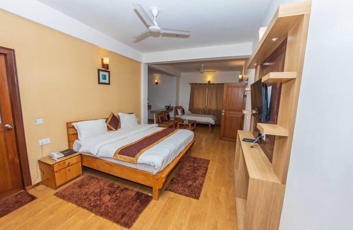 Majkhali Hotel | Pool Retreat