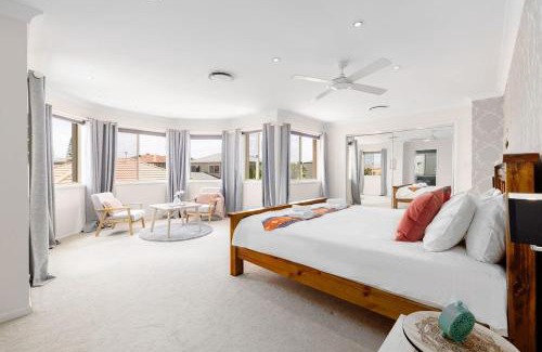 Benowa House | Pool Sauna Cinema Office Room 4BR Spacious house