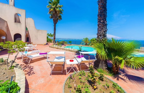 Costa Saracena-Castelluccio Villa | Pool, sea-view, 4 with en-suite, prestigious, by the sea